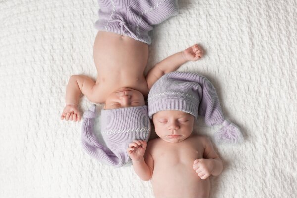 Tips and Tricks for Breastfeeding Twins - Tips and Tricks for Breastfeeding Twins